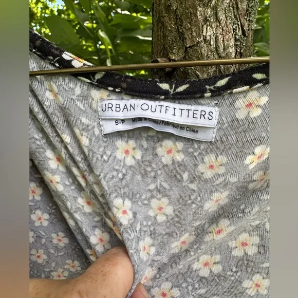 Urban outfitters sunflower romper size small - Picture 4 of 5